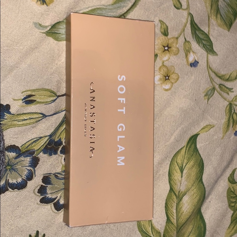 Soft Glam Palette by Anastasia Beverly Hills
